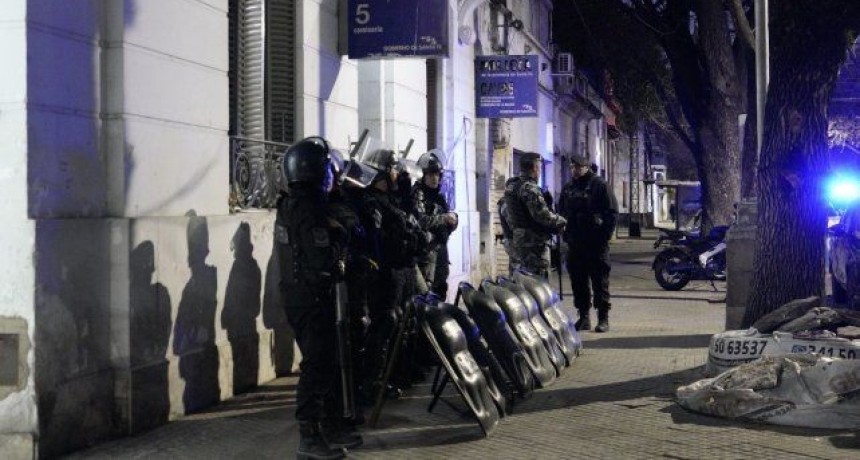Motín de mujeres detenidas expone que aún hay presas en comisarías de Rosario