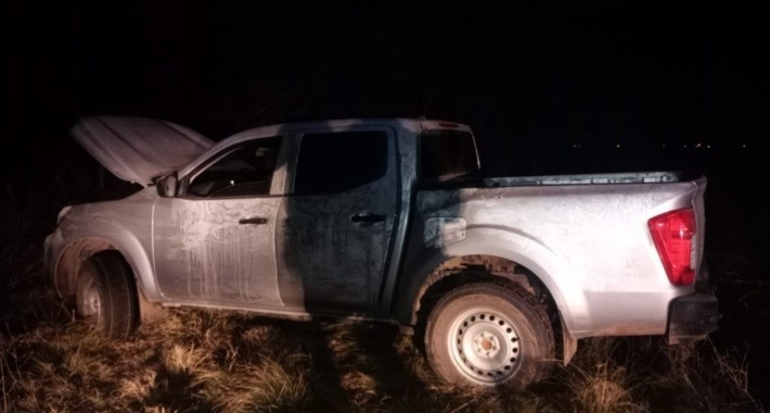 Persecución en Funes: abandonaron una camioneta con armas, dinero y un dron en un camino rural