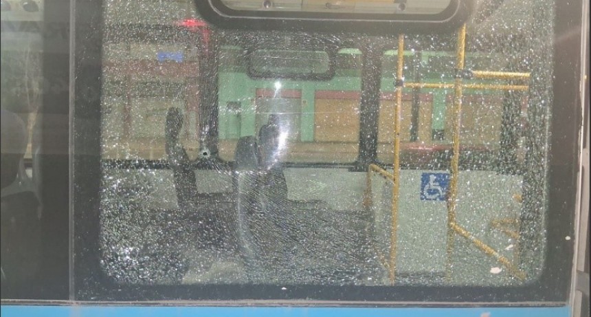 Investigan ataque a balazos contra un colectivo en zona sudoeste
