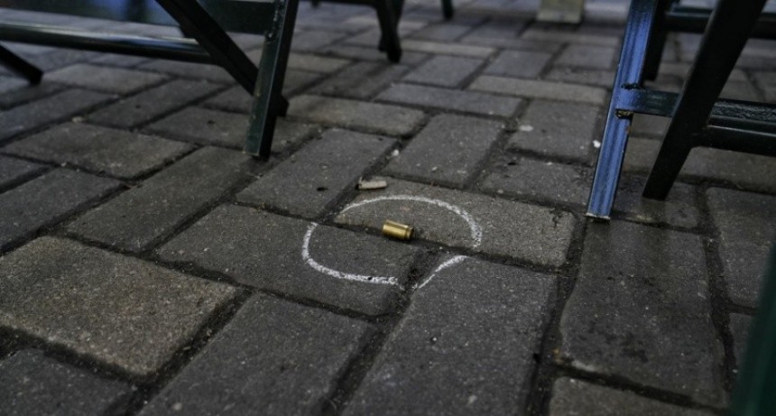 Hallan más de 50 vainas servidas calibre 45 en pleno microcentro rosarino