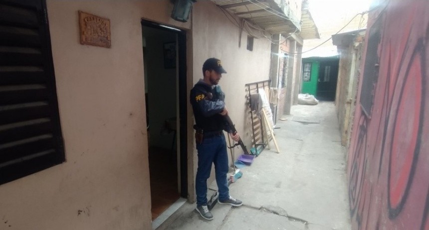 Diez detenidos y drogas incautadas en operativo antidroga en Villa La Lata