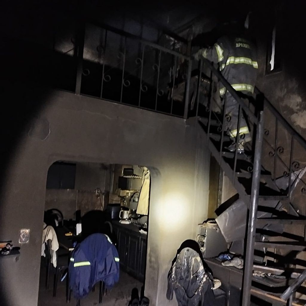 Incendio fatal en Capitán Bermúdez: murieron un hombre y su hijo, y la madre lucha por su vida