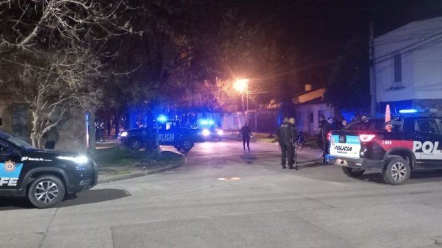Santa Fe: Ataque a la policía en Guadalupe Oeste deja tres agentes heridos y un menor detenido