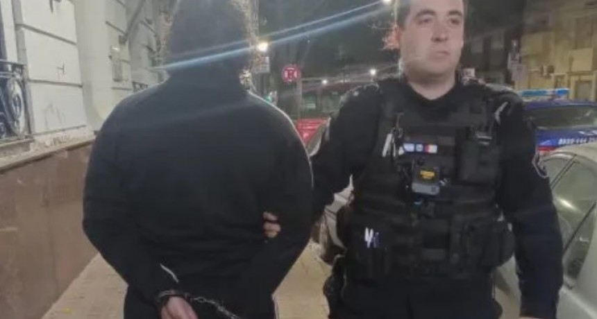 Detenido por intentar prender fuego a un hombre en situación de calle