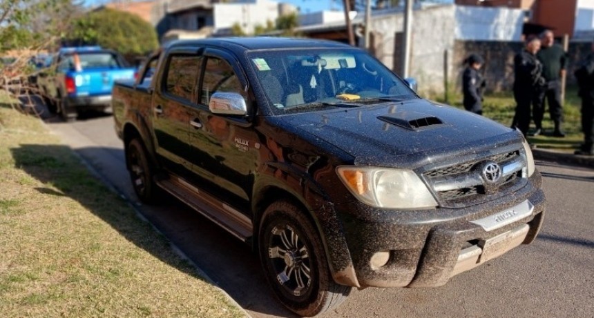 Roban camioneta con el dueño dentro y lo liberan en la autopista