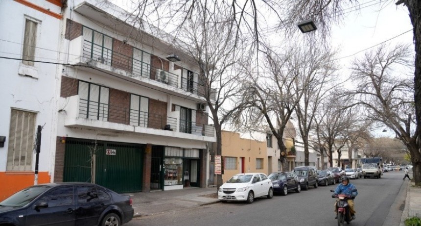 Una joven contratada como niñera en barrio Abasto huye por el balcón para evitar un ataque sexual