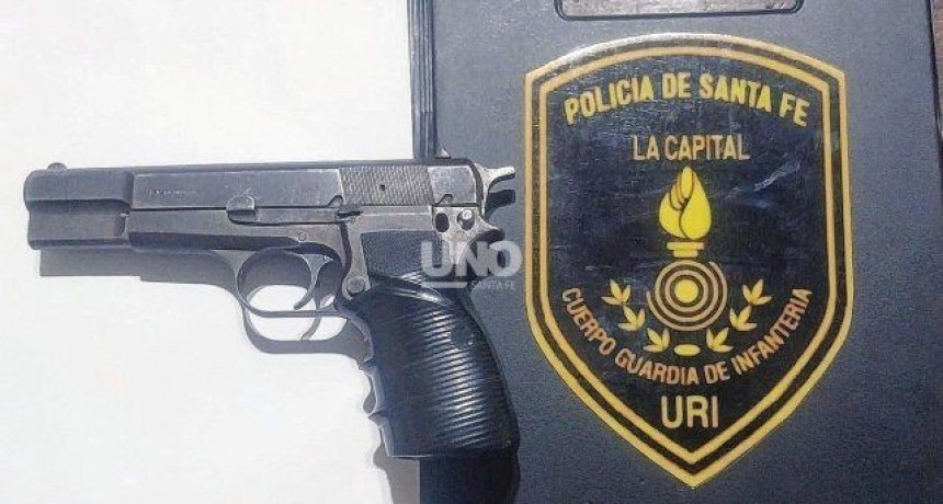 Santa Fe: Detienen a un menor de 14 años con un arma de guerra en una plaza de barrio Centenario