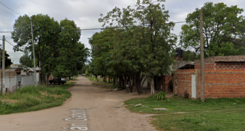 Santa Fe: Hombre tomaba una cerveza en la calle en Villa Oculta y trío armado le da dos tiros
