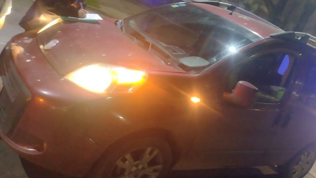 Un limpiavidrios fue detenido tras romper un parabrisas e intentar robar a un automovilista