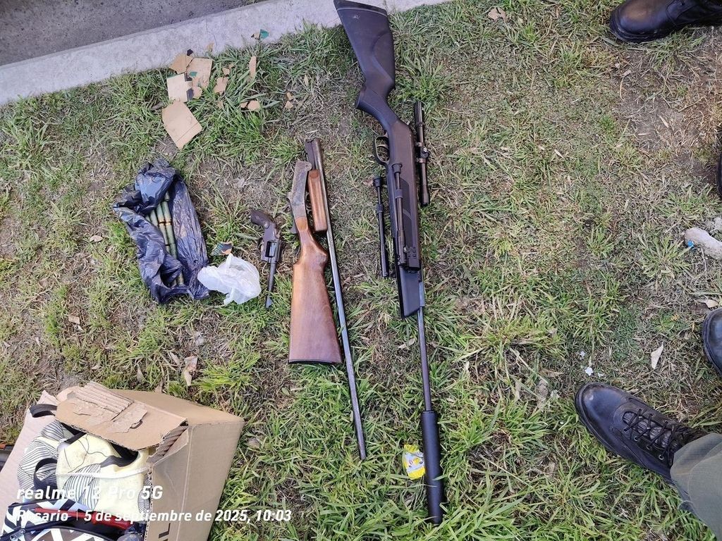 Chofer de transporte escolar y su acompañante detenidos con armas tras una discusión vial