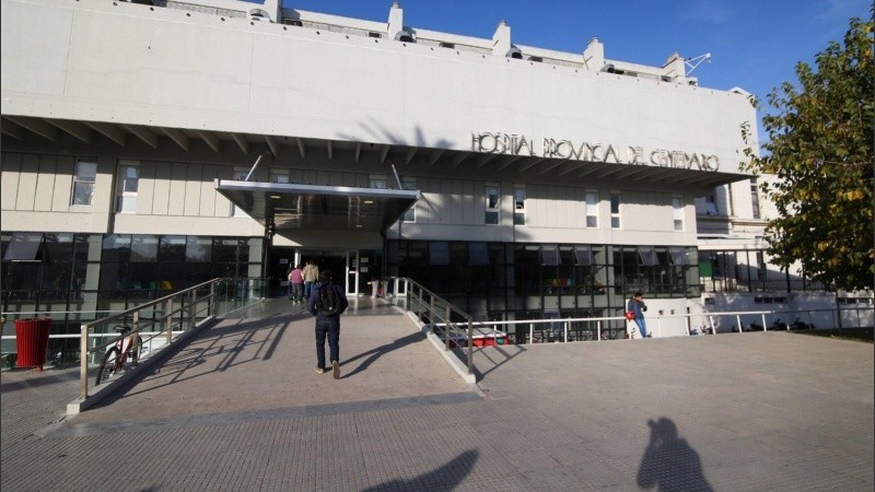 Roldán: una mujer fue hallada inconsciente debajo de la cama de su expareja