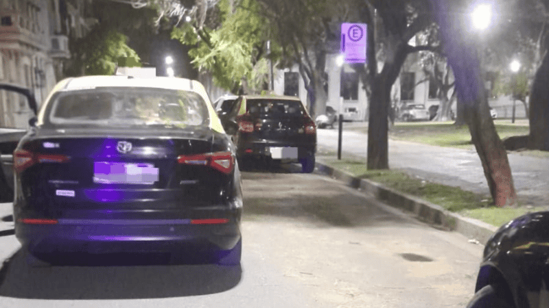 Un hombre terminó en terapia intensiva tras pelea con taxistas: lo dejaron inconsciente tirado en la calle