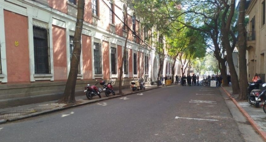 Amenaza de bomba en el colegio San José obligó a evacuar el edificio y cortar calles en el centro