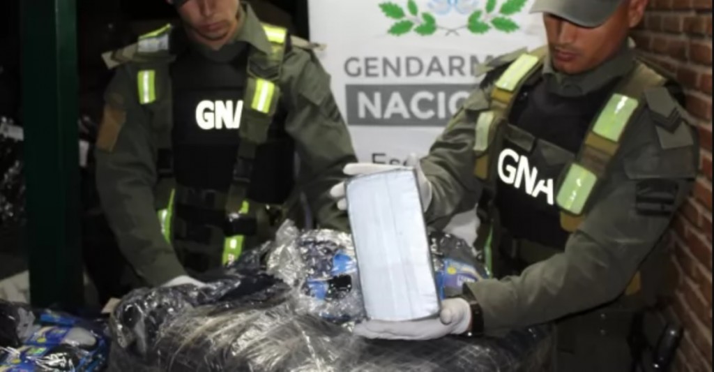 Secuestraron 35 kilos de cocaína camuflados en un camión de carga