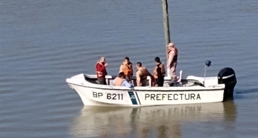 Un hombre falleció al hundirse una lancha con siete personas a bordo en la zona de Ibicuy