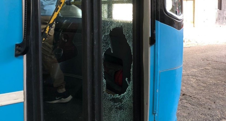 Hombre detenido por agresión y destrozos en un colectivo