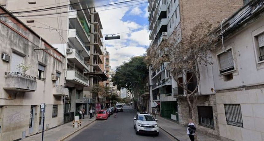 Rescatan a una mujer que denunció estar encerrada en un departamento en el centro