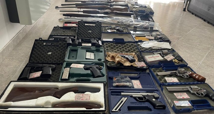 Imputan a 14 personas por vender armas adquiridas legalmente en el mercado negro