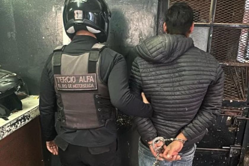 Una joven fue asesinada a golpes en Villa Banana y detuvieron a su pareja