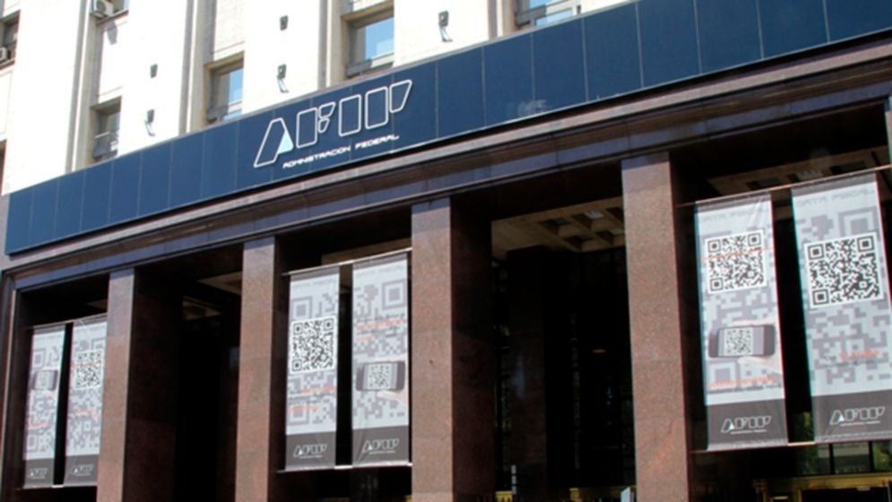 Procesan a dos ex jefes de la Afip por usar información interna para favorecer a una empresa de hielo