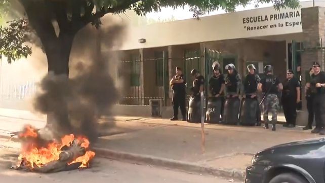 Cierran temporalmente una escuela tras una denuncia de violencia sexual entre alumnos y agresiones al personal