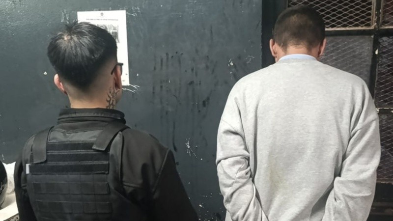 Un joven murió tras caer por la barranca durante un asalto en la costa central de Rosario