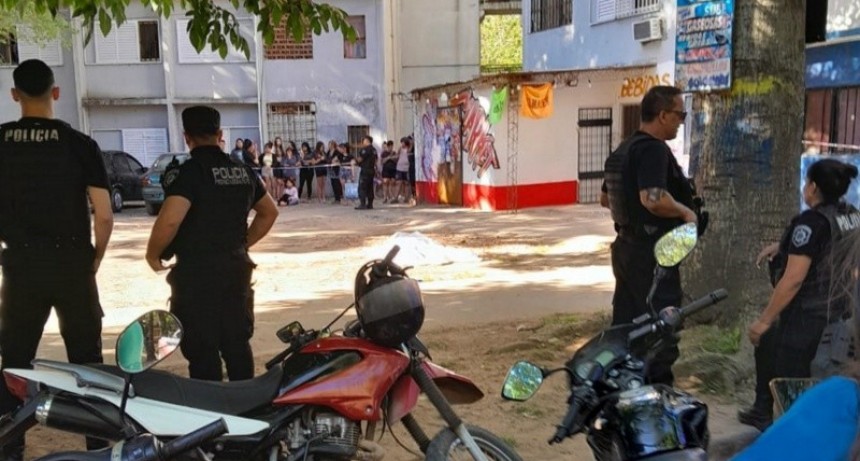 Asesinaron a un joven en el Fonavi de Rouillón y Seguí y detuvieron a tres personas en un operativo con drogas