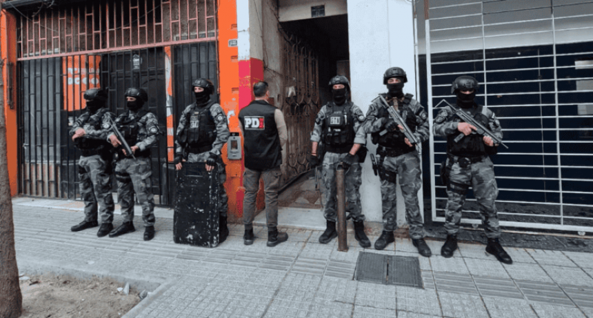 Detuvieron a un hombre acusado de proveer drogas a prostíbulos céntricos investigados por trata