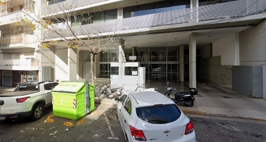 Delincuentes disfrazados de policías intentaron asaltar una joyería en el centro