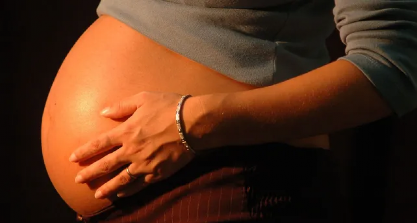 Captan a una rosarina para vender a su hija recién nacida a una pareja italiana por 16m