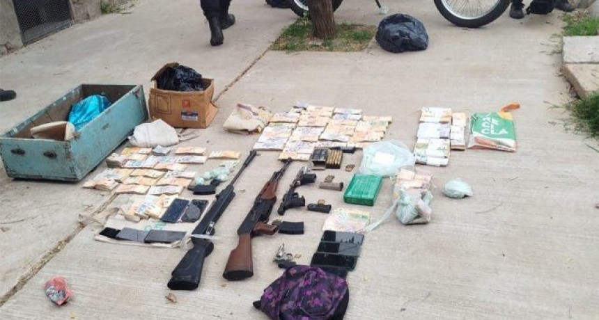 Desbaratan búnker en Tablada y confiscan fusil AK, pistolas y ladrillos de cocaína