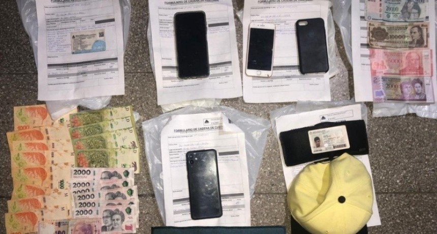 Detienen a ladrones que negociaban devolver celulares robados a cambio de una bicicleta