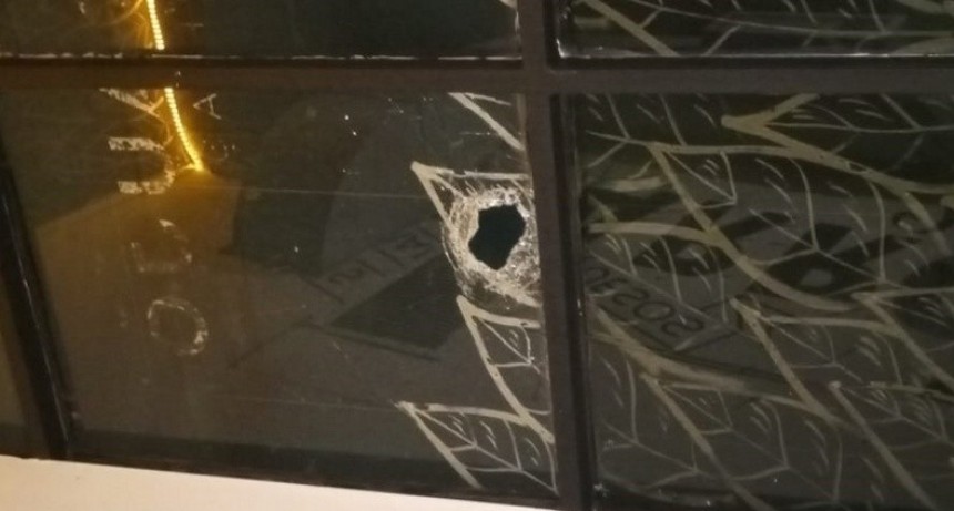 Ataque con adoquín en bar del centro deja a empresario en terapia intensiva