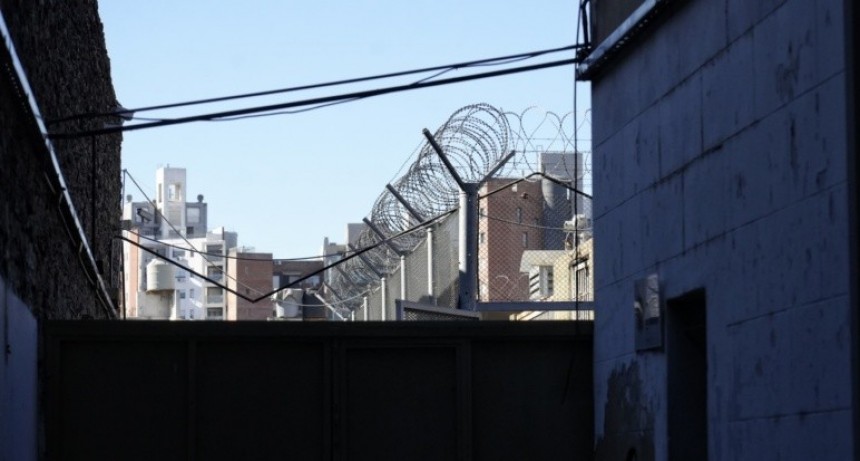 Fuga en la Comisaría 5ª: un detenido escapó tras reducir a un policía