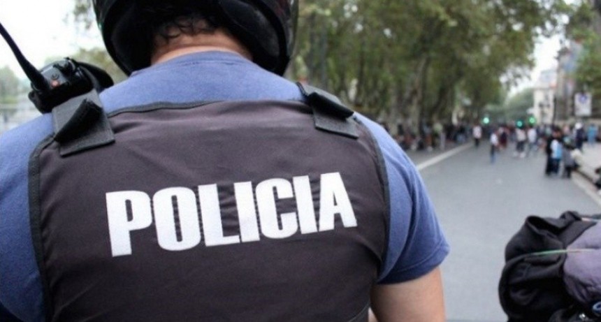 Cuatro policías presos por robo y montaje de pruebas en allanamiento ilegal a motociclista sin DNI