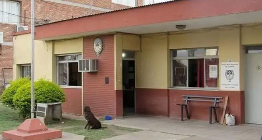 Recreo: Detienen a un intruso violento tras enfrentarse con policías y dañar un patrullero